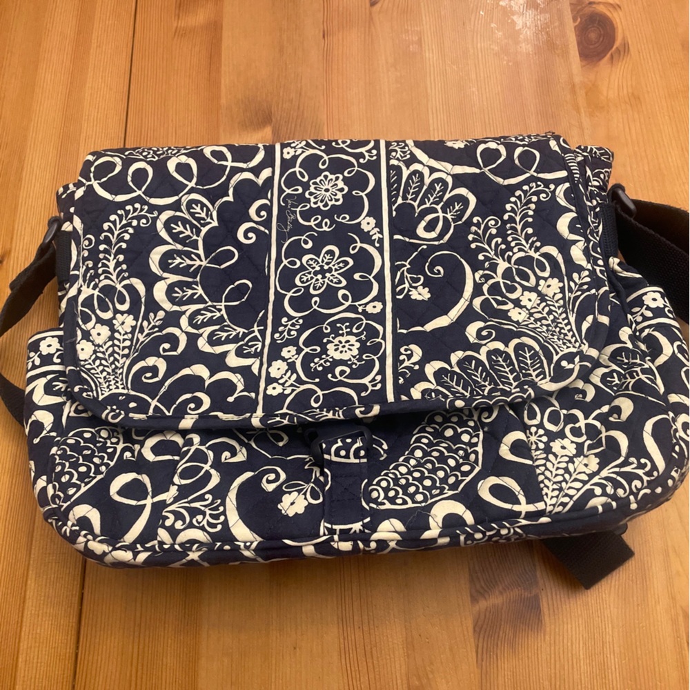 Vera Bradley messenger bag